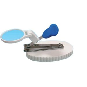 Kynsileikkurit suurennuslasilla