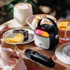 Adler AD 1199 musta karaokekaiutin mikrofonilla - SD/USB/AUX/Bluetooth